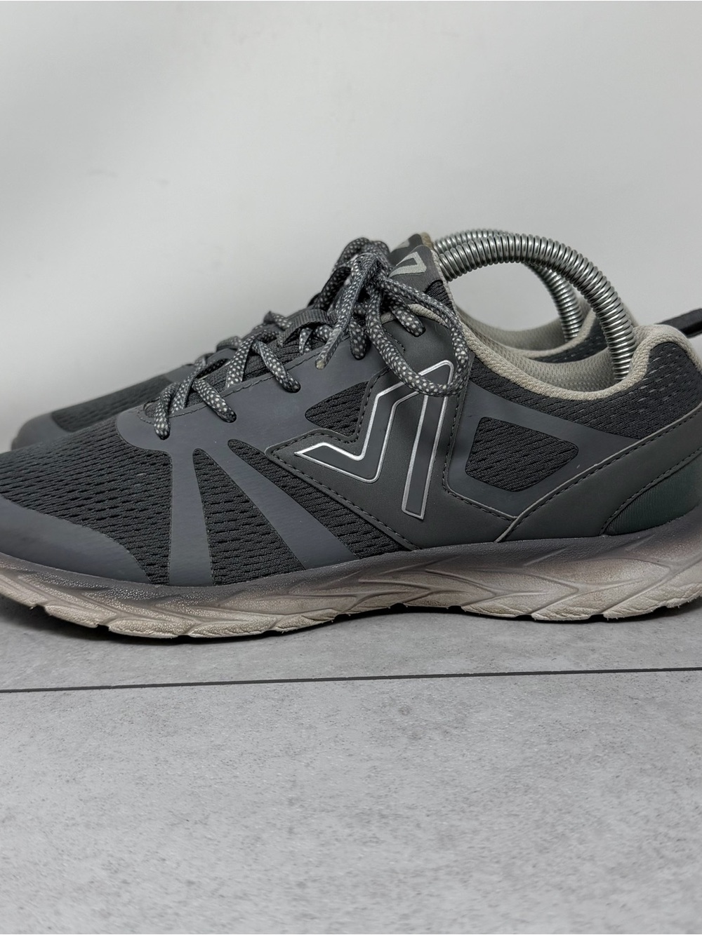Vionic Women's Gray 335 Miles Sneakers size 9 WIDE